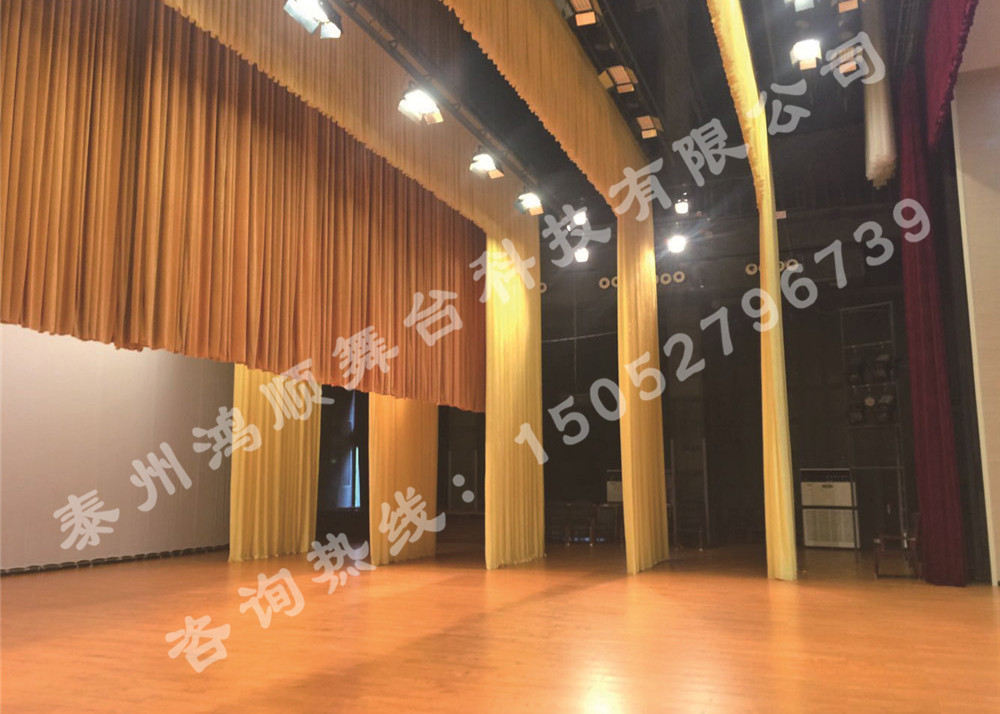金黃色橫側(cè)幕效果